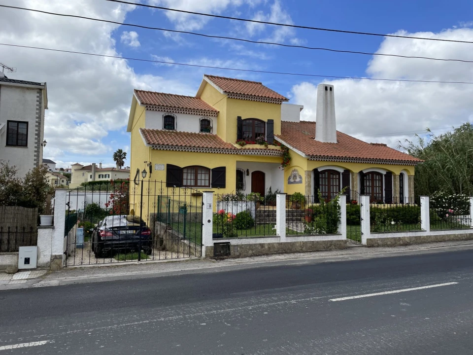 Moradia T6 para Venda em Venda do Pinheiro e Santo Estêvão das Galés Foto 1