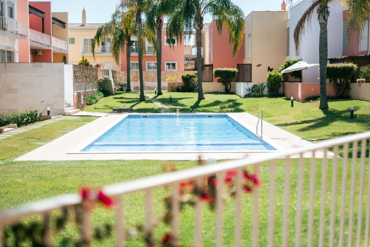 Apartamento T2 para Arrendamento férias em Quarteira Foto 24