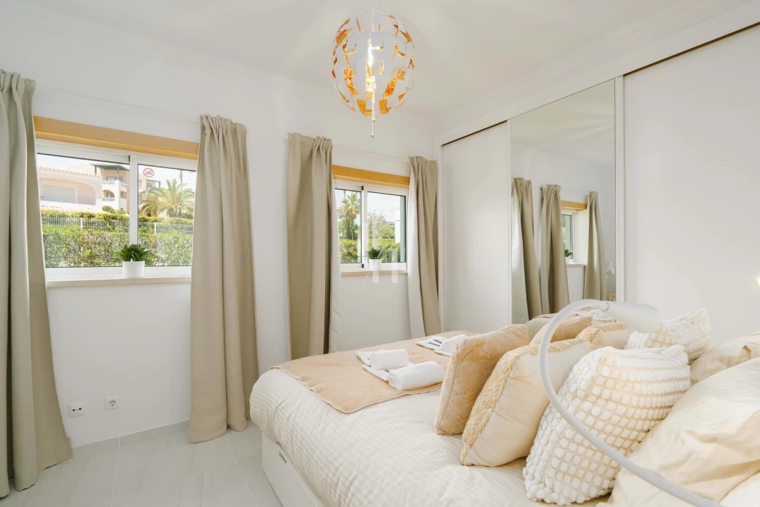 Apartamento T2 para Arrendamento férias em Quarteira Foto 10