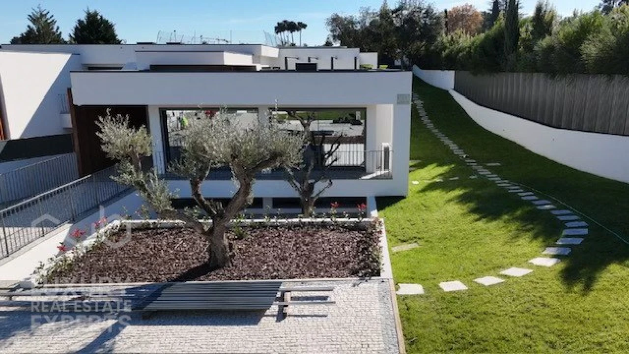 Moradia T5 para Venda em Corroios Foto 1
