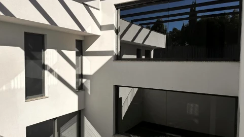 Moradia T5 para Venda em Corroios