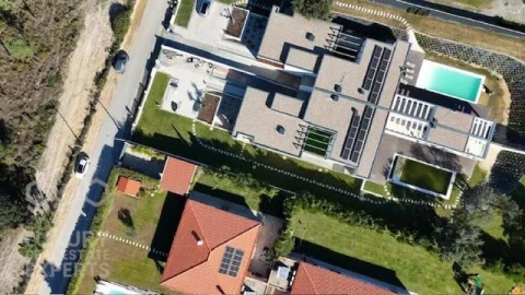 Moradia T5 para Venda em Corroios