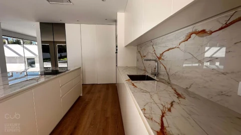 Moradia T5 para Venda em Corroios