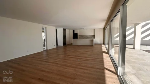 Moradia T5 para Venda em Corroios