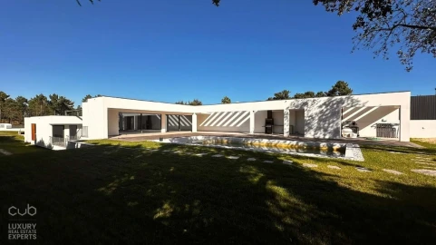 Moradia T5 para Venda em Corroios