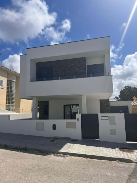 Moradia T4 para Venda em Corroios