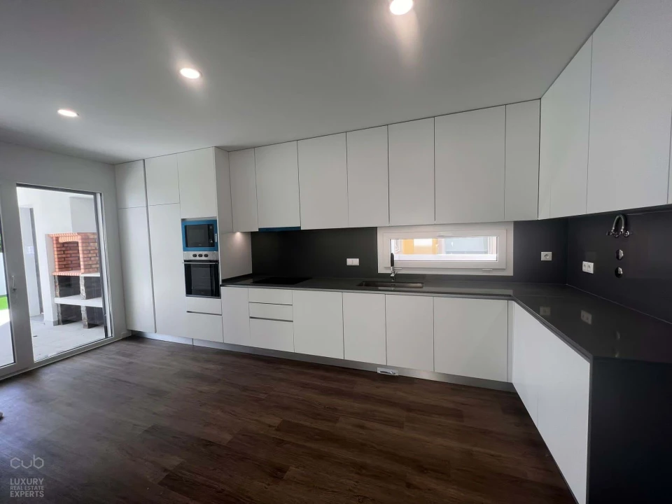 Moradia T4 para Venda em Corroios Foto 1