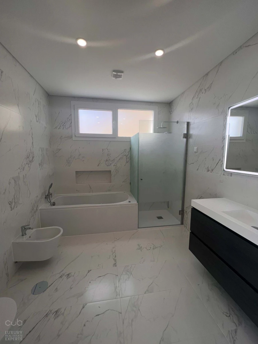 Moradia T4 para Venda em Corroios Foto 6