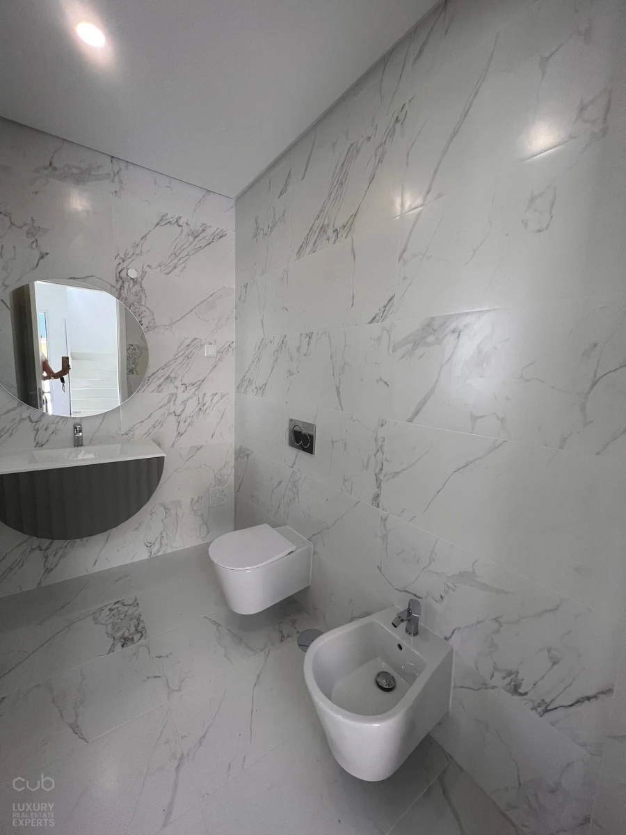 Moradia T4 para Venda em Corroios Foto 5