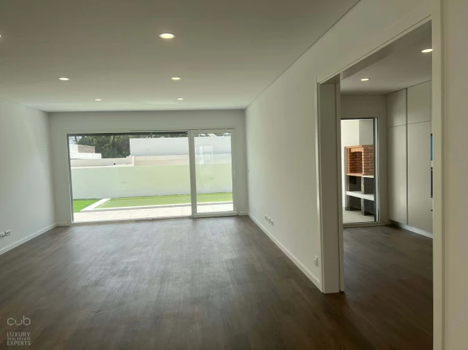 Moradia T4 para Venda em Corroios Foto 9