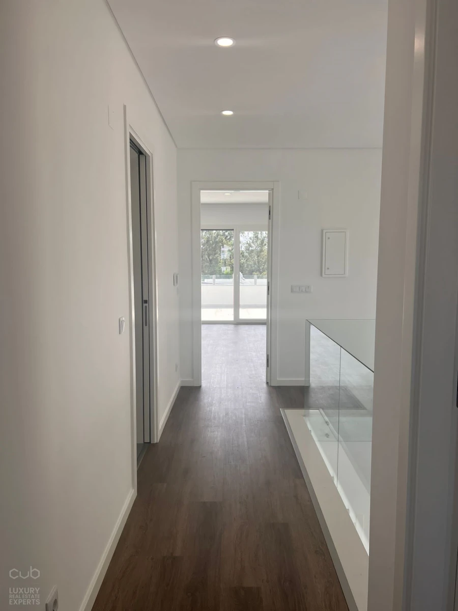 Moradia T4 para Venda em Corroios Foto 10