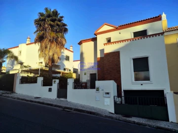 Moradia T4 para Venda em Silves