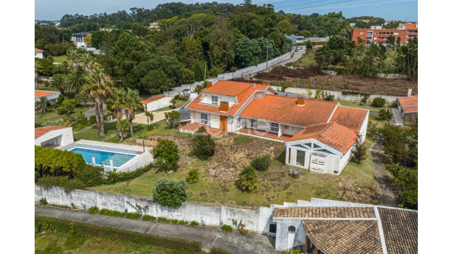 Moradia T13 para Venda em Arcozelo Foto 53
