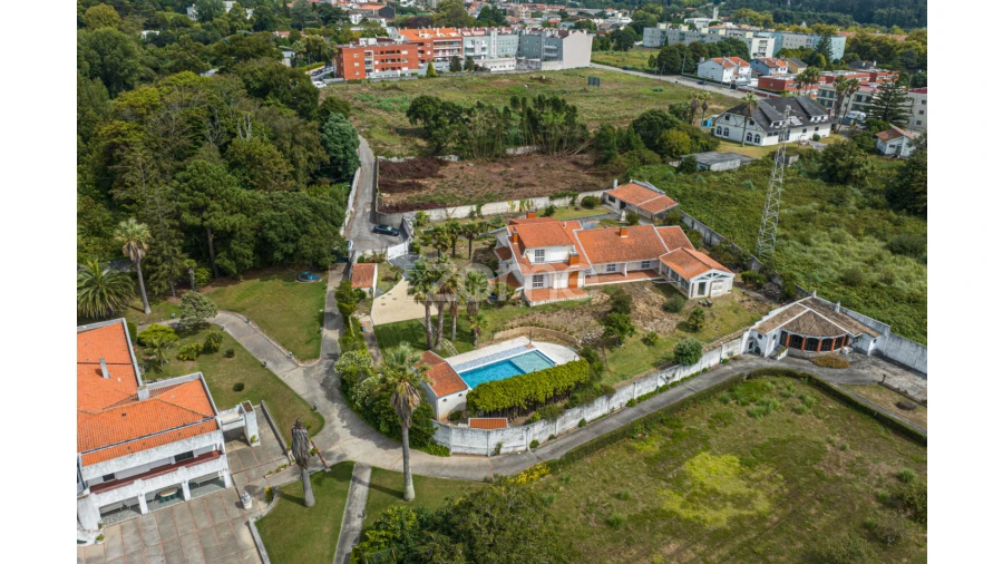 Moradia T13 para Venda em Arcozelo Foto 59
