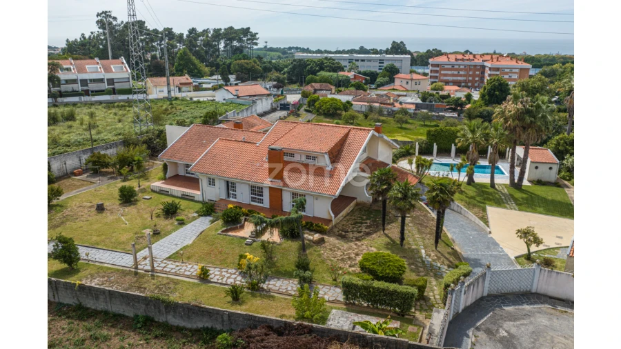 Moradia T13 para Venda em Arcozelo Foto 48