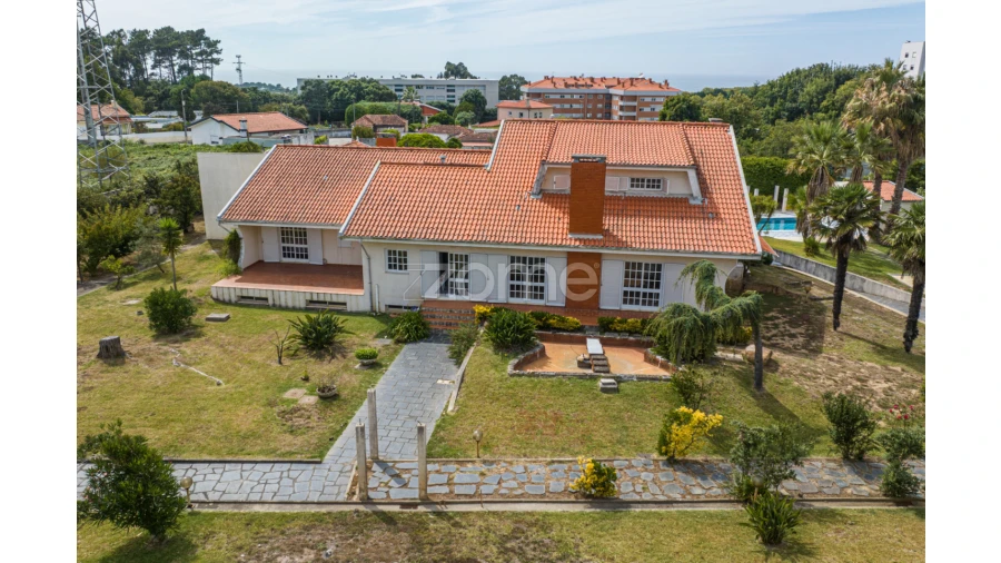 Moradia T13 para Venda em Arcozelo Foto 47