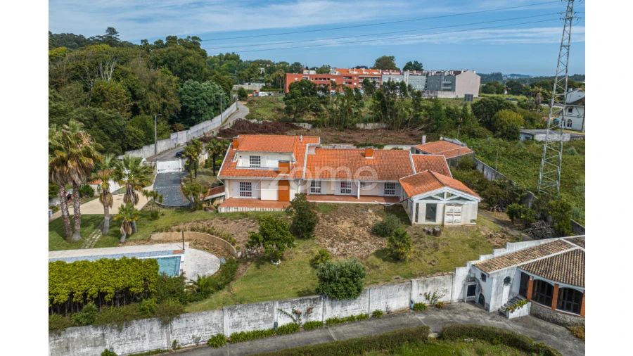 Moradia T13 para Venda em Arcozelo Foto 54