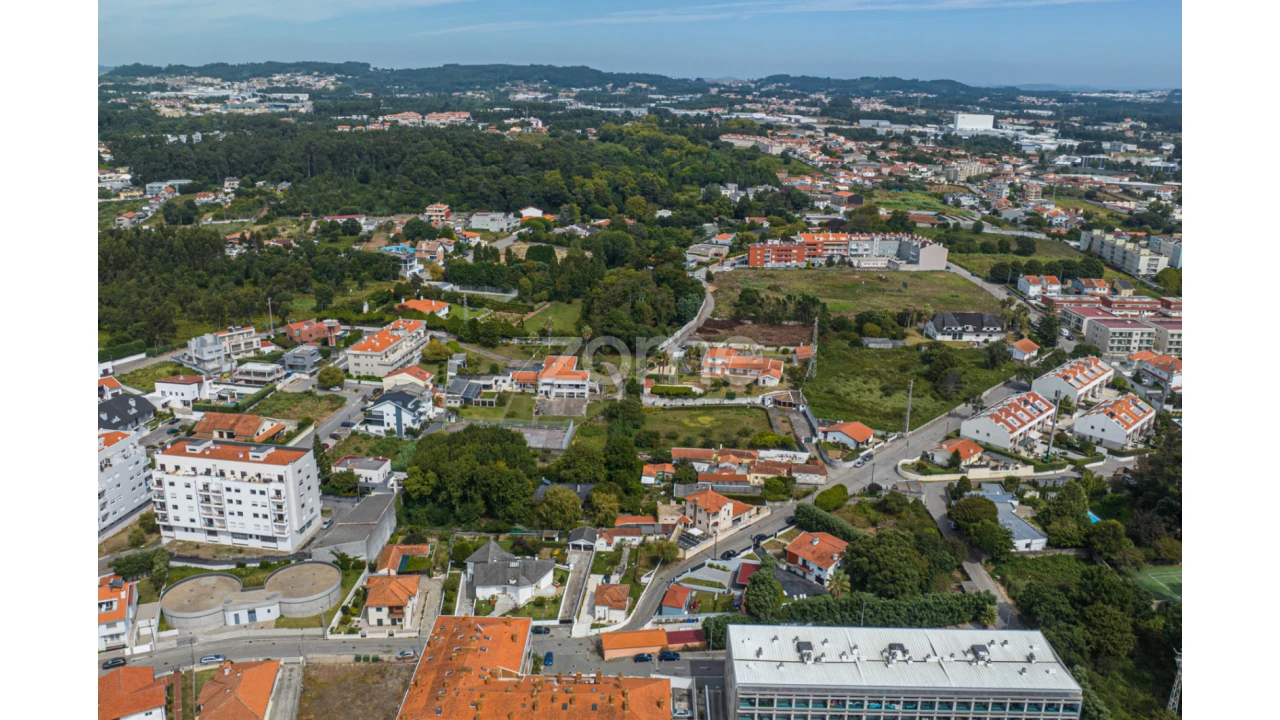 Moradia T13 para Venda em Arcozelo Foto 68