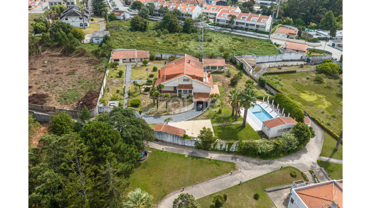 Moradia T13 para Venda em Arcozelo Foto 61