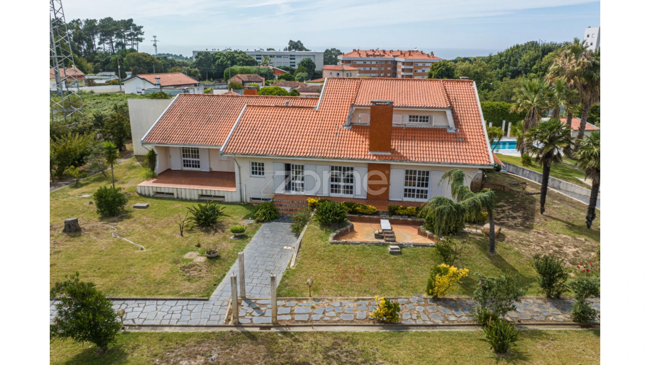 Moradia T13 para Venda em Arcozelo Foto 47
