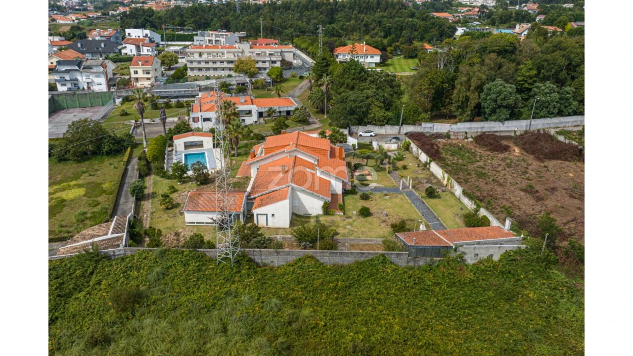 Moradia T13 para Venda em Arcozelo Foto 64
