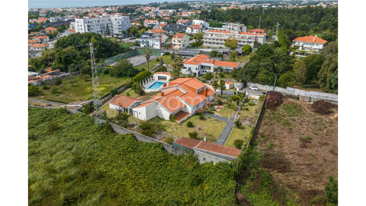 Moradia T13 para Venda em Arcozelo Foto 65