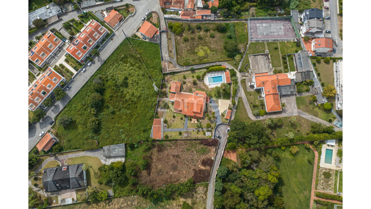 Moradia T13 para Venda em Arcozelo Foto 63