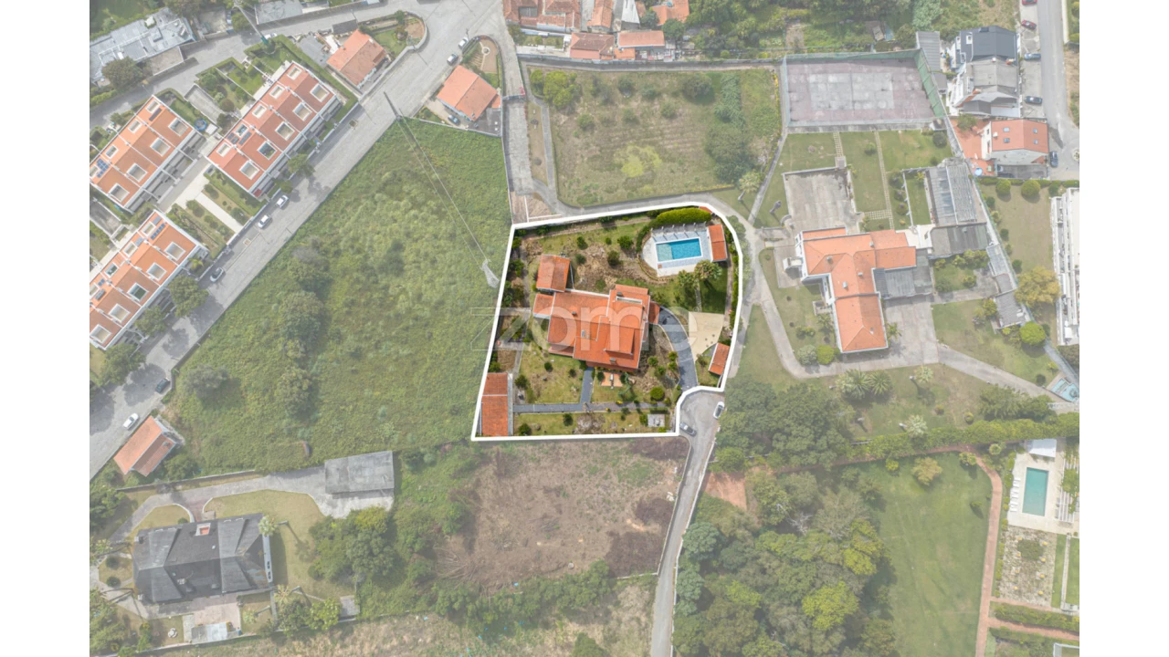 Moradia T13 para Venda em Arcozelo Foto 56