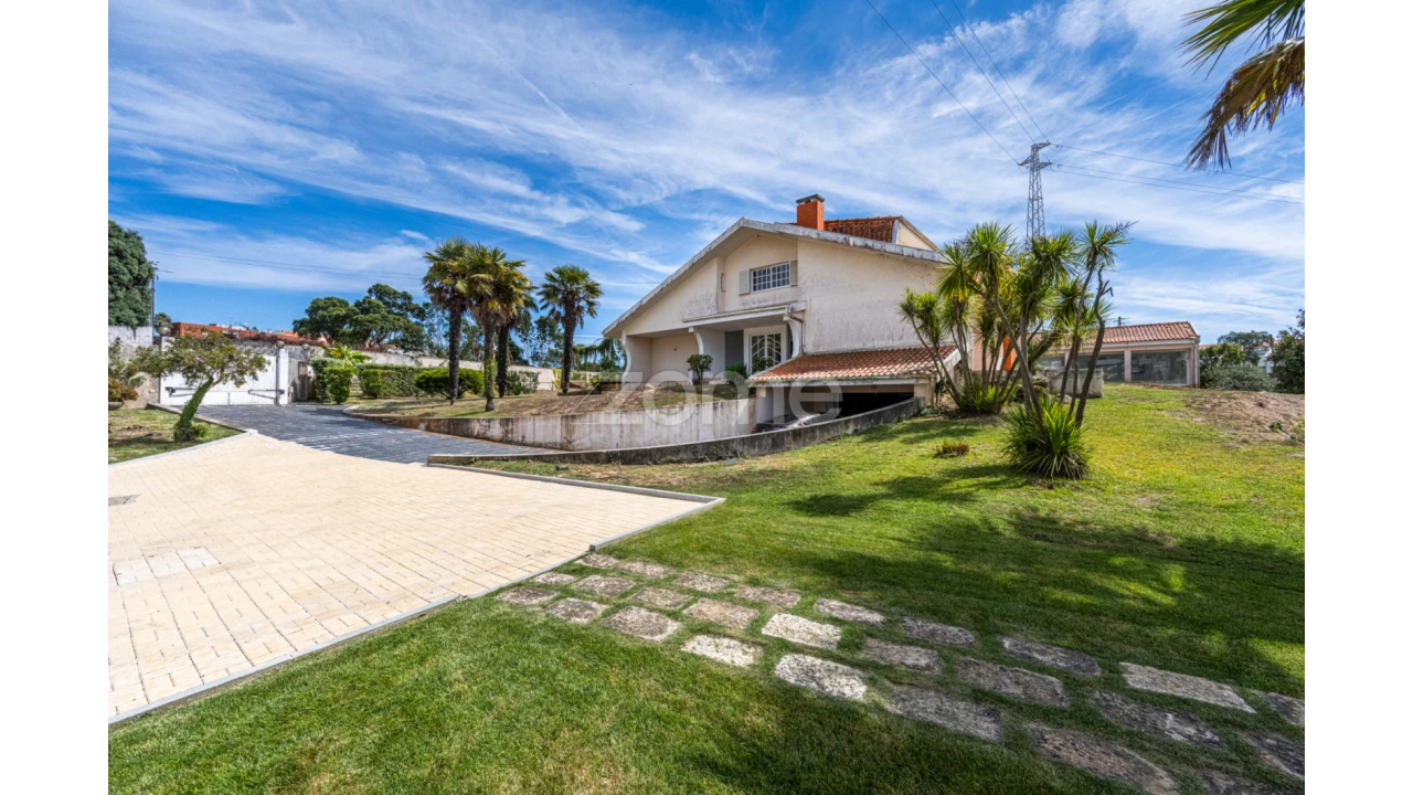 Moradia T13 para Venda em Arcozelo Foto 3