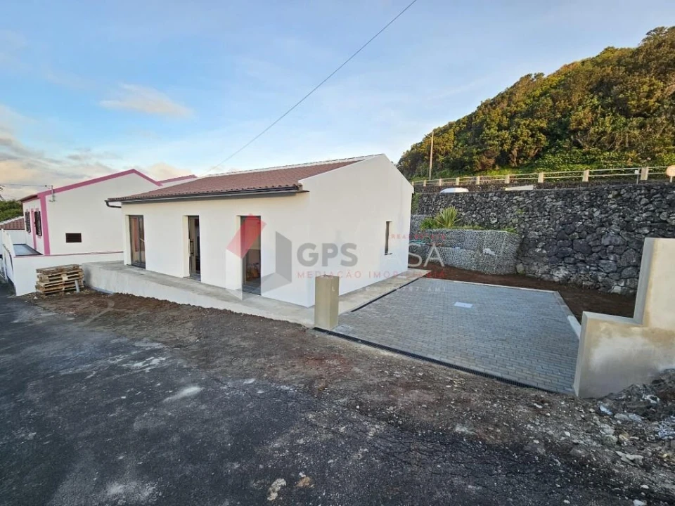 Moradia T2 para Venda em Biscoitos Foto 5