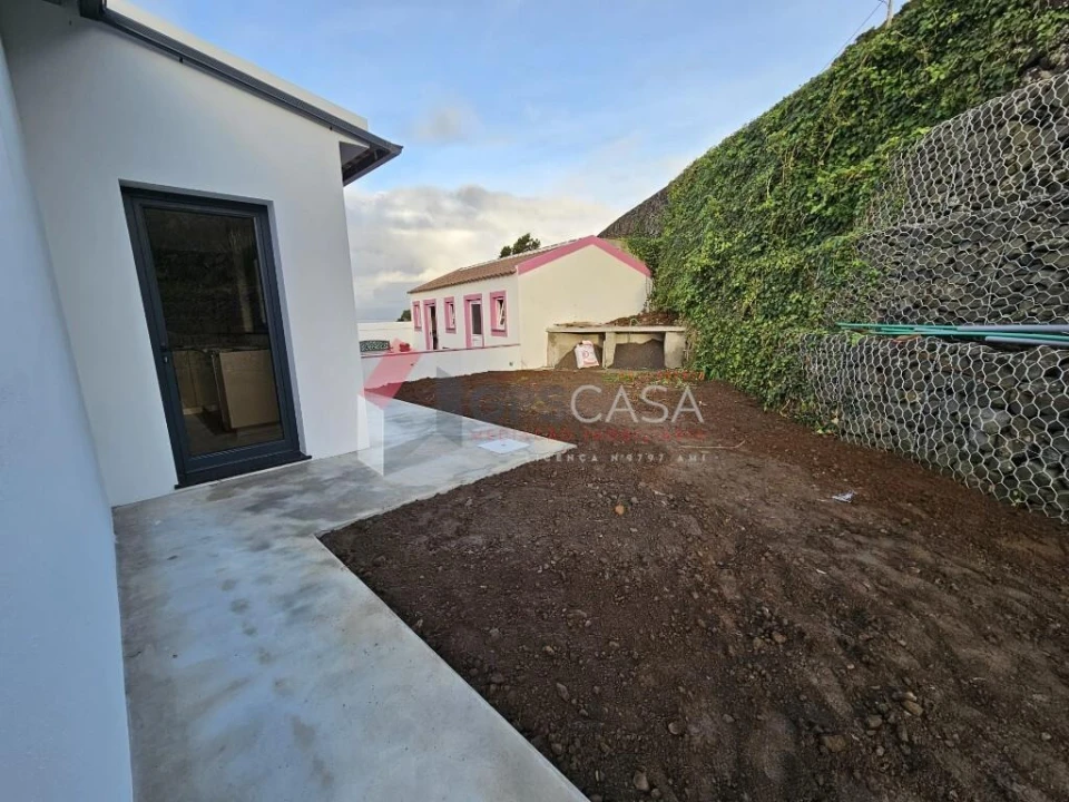 Moradia T2 para Venda em Biscoitos Foto 21