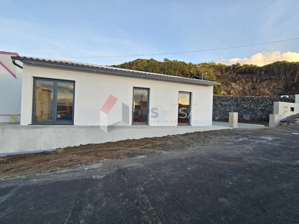 Moradia T2 para Venda em Biscoitos Foto 6