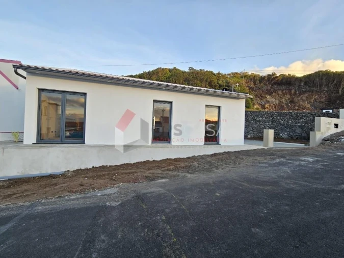 Moradia T2 para Venda em Biscoitos Foto 6