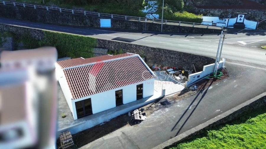 Moradia T2 para Venda em Biscoitos Foto 3