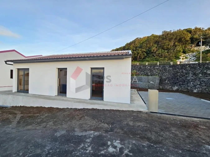 Moradia T2 para Venda em Biscoitos Foto 4