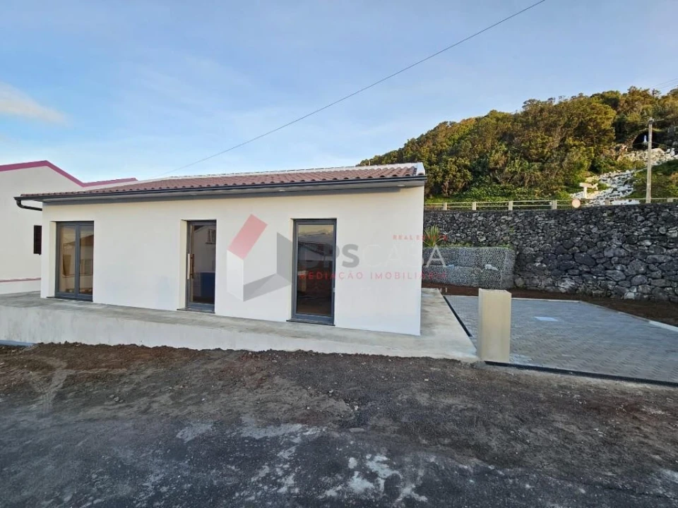 Moradia T2 para Venda em Biscoitos Foto 4