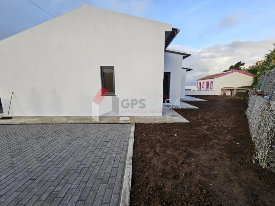 Moradia T2 para Venda em Biscoitos Foto 19