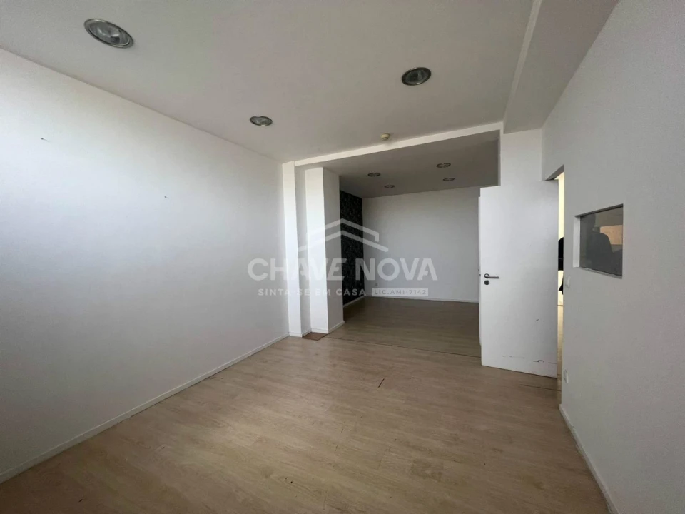 Loja para Venda em Aguçadoura e Navais Foto 4