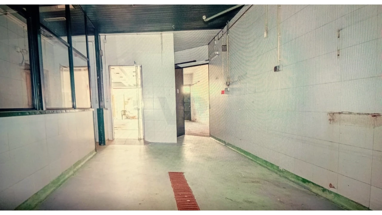 Loja para Arrendamento em Rio Tinto Foto 12