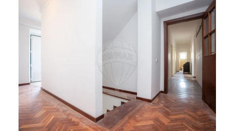 Moradia T18 para Venda em Parceiros e Azoia