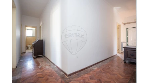 Moradia T18 para Venda em Parceiros e Azoia