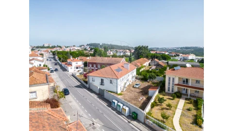 Moradia T18 para Venda em Parceiros e Azoia