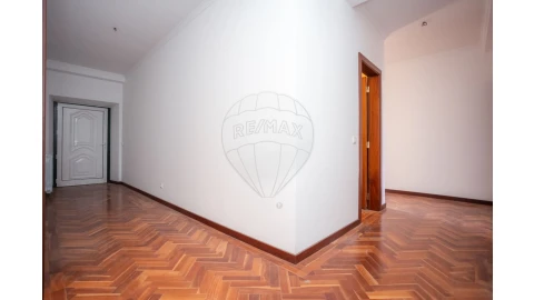 Moradia T18 para Venda em Parceiros e Azoia
