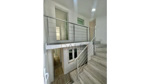 Moradia T9 para Venda em Ajuda
