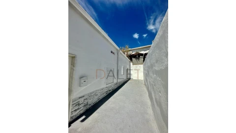 Moradia T9 para Venda em Ajuda