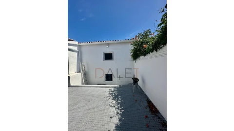 Moradia T9 para Venda em Ajuda