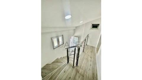 Moradia T9 para Venda em Ajuda
