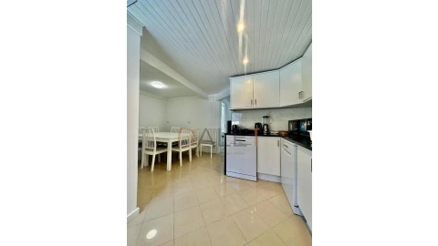 Moradia T9 para Venda em Ajuda