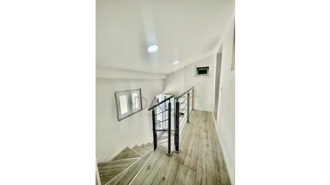 Moradia T9 para Venda em Ajuda
