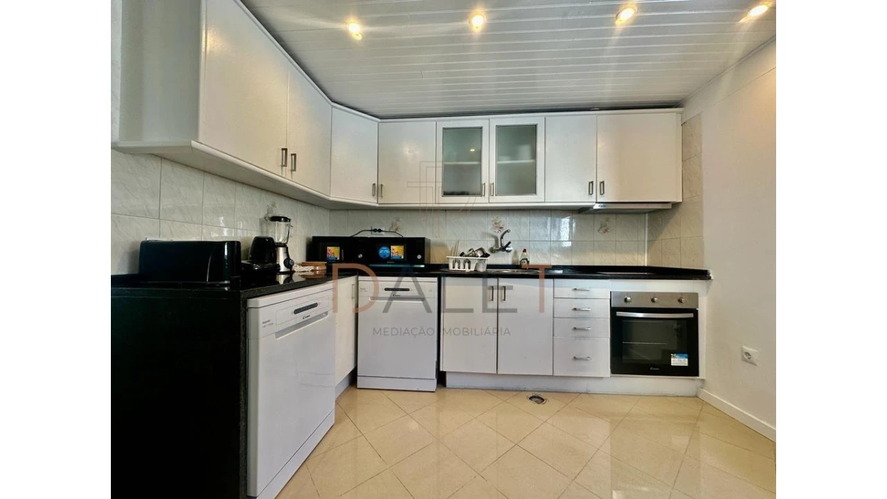 Moradia T9 para Venda em Ajuda Foto 13